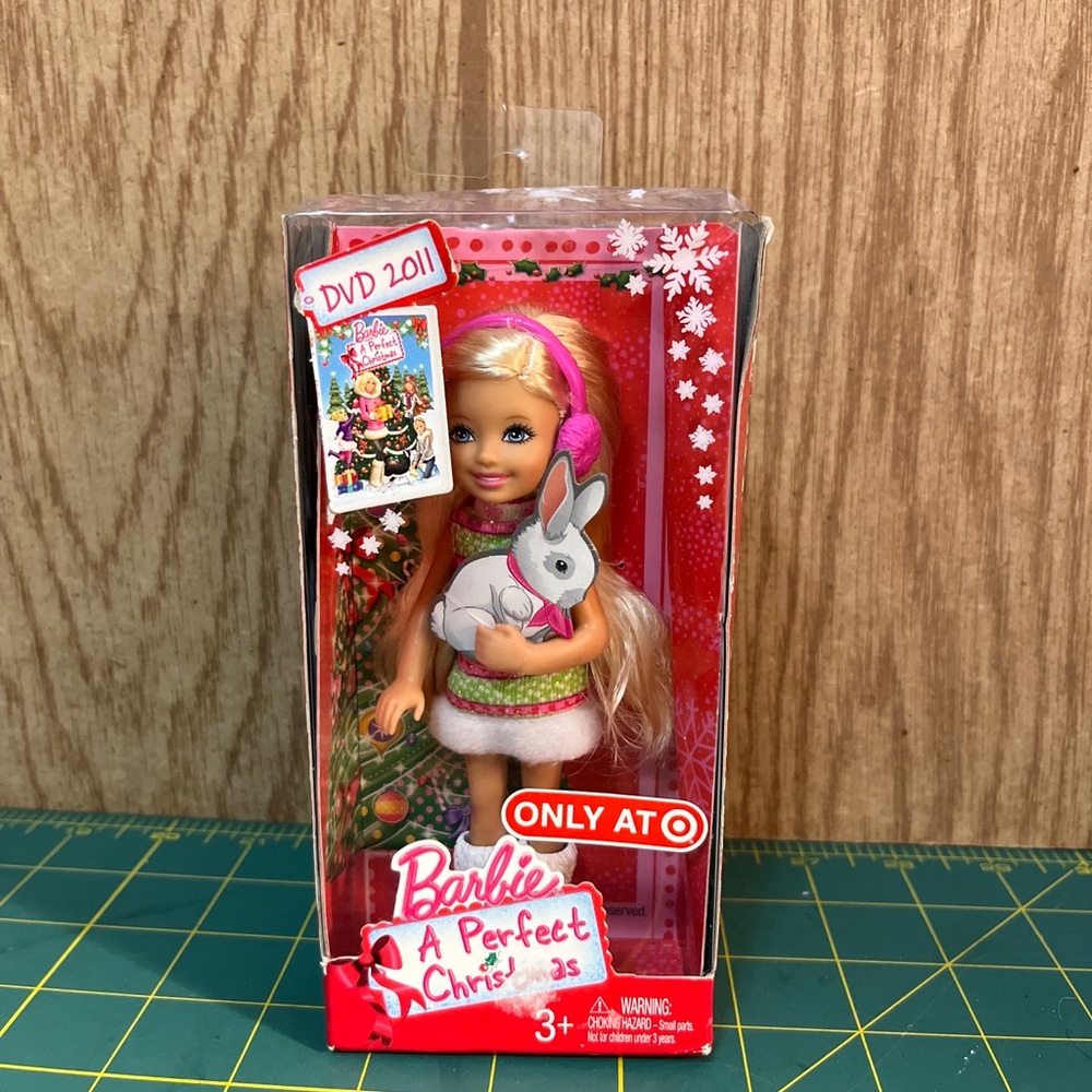 NIB BARBIE A Perfect Christmas Chelsea DVD 2011 TARGET Exclusive Rare